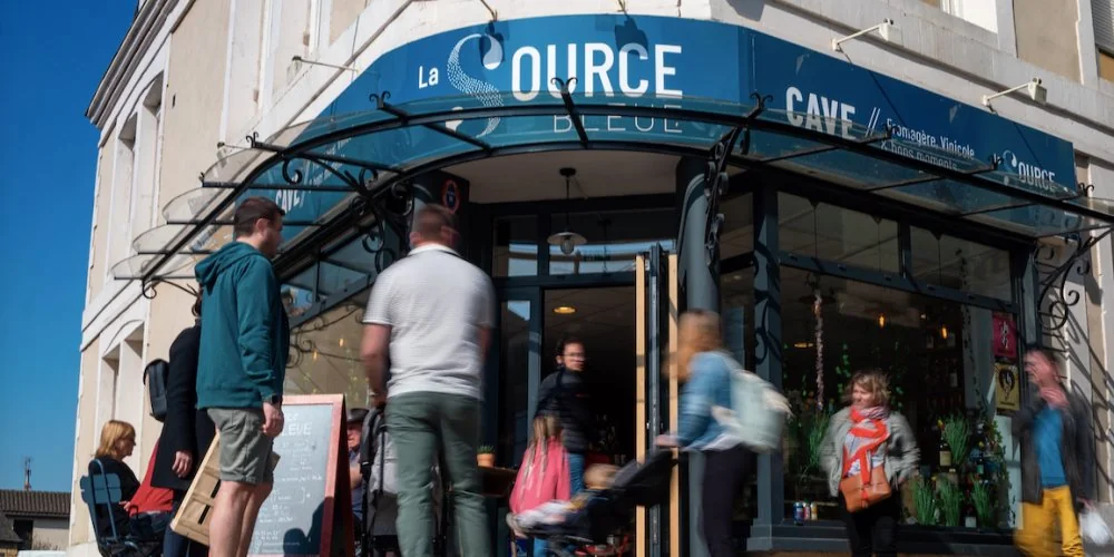 La Source Bleue Cave, Gençay